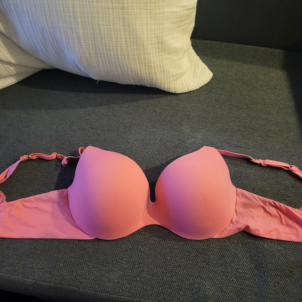 Incredible by Victoria's Secret bra size 38C